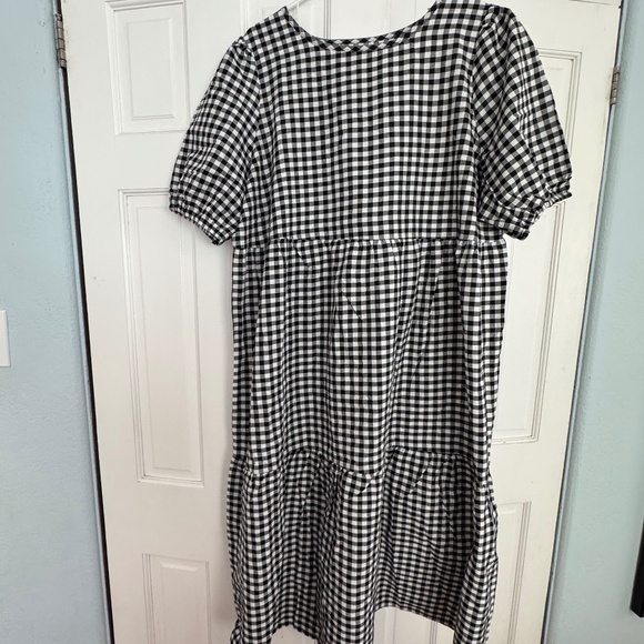 Comfy, cute black and white gingham dress! - Picture 1 of 2